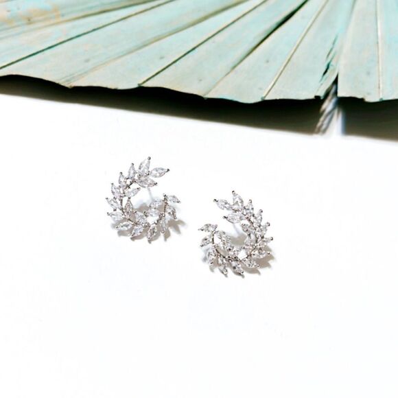Diamond keaf stud earrings #20 - Picture 1 of 4